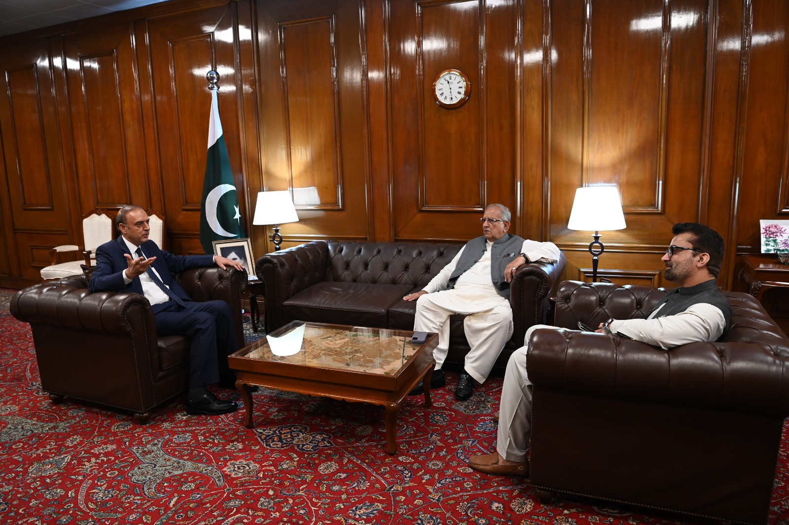 Minister Riaz Hussain Pirzada, along with Secretary Housing met with the Governor State Bank Pakistan 